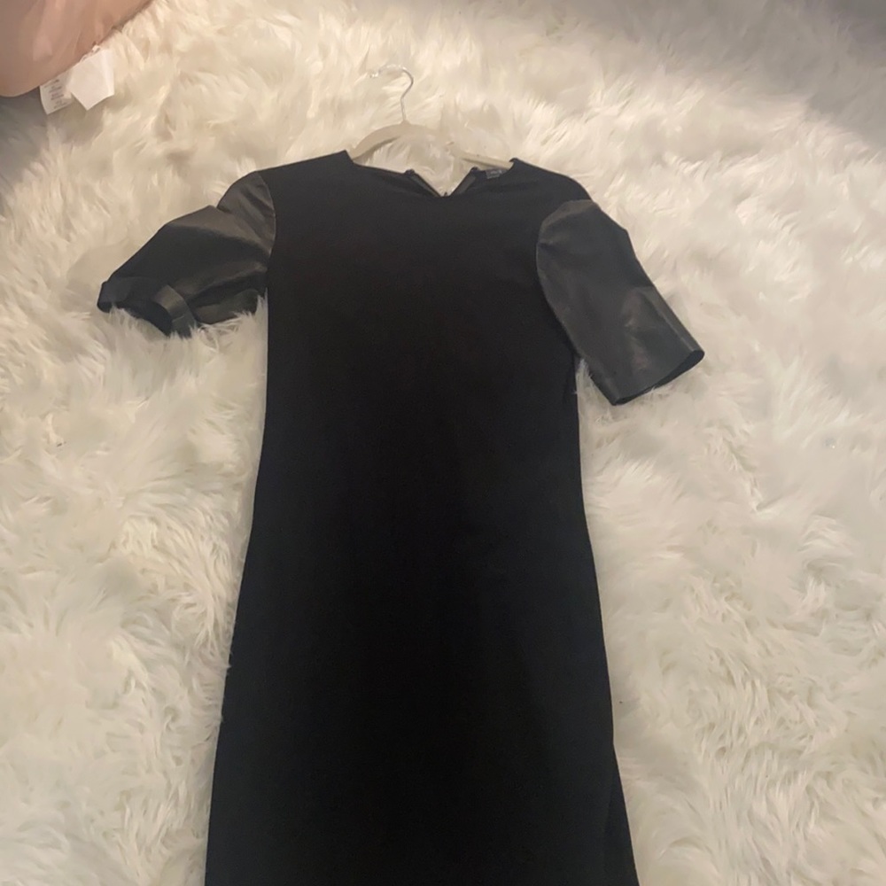 Black dress with cute details on the sleeves